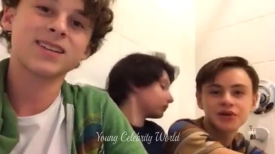 2016_-_Periscope_Livestream_mp41034.jpg