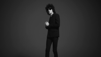 2019-05-27_-_SAINT_LAURENT_-_FALL_WINTER_2019_mp40053.jpg