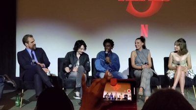 2020-01-11_-_Stranger_Things_Season_3_Q_and_A_mp40882.jpg