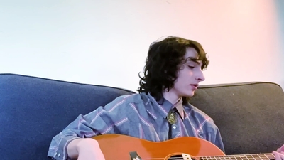 2020-05-19_-_GQ_-_10_Things_Finn_Wolfhard_Cant_Live_Without_mp42860.jpg
