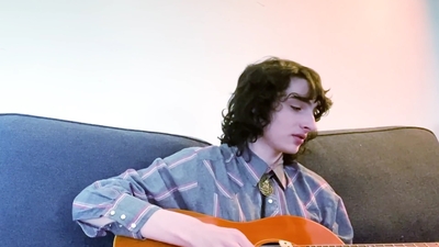 2020-05-19_-_GQ_-_10_Things_Finn_Wolfhard_Cant_Live_Without_mp42865.jpg