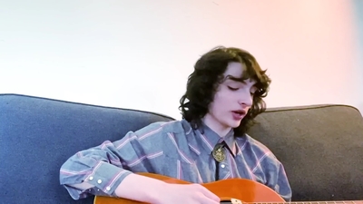 2020-05-19_-_GQ_-_10_Things_Finn_Wolfhard_Cant_Live_Without_mp42866.jpg