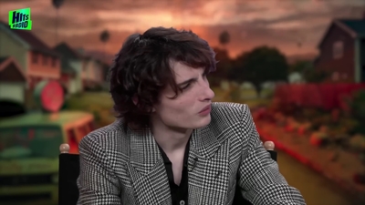 2022-05-27_-_Hits_Radio_-_Stranger_Thins_S04_Interview_mp40036.jpg