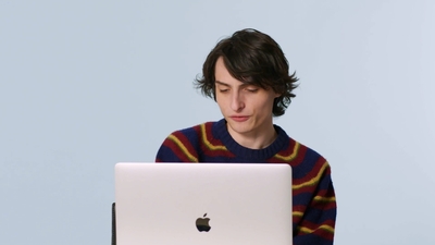 2023-02-01_-_GQ_-_Finn_Wolfhard_Replies_to_More_Fans_on_the_Internet_mp40120.jpg