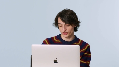 2023-02-01_-_GQ_-_Finn_Wolfhard_Replies_to_More_Fans_on_the_Internet_mp40625.jpg