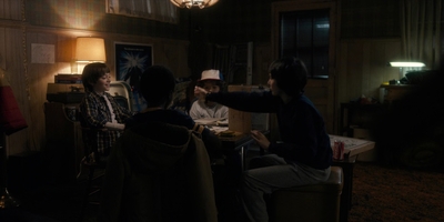 Stranger_Things_S01E01_mp40121.jpg