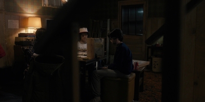 Stranger_Things_S01E01_mp40130.jpg