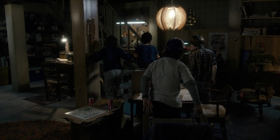 Stranger_Things_S01E01_mp40170.jpg