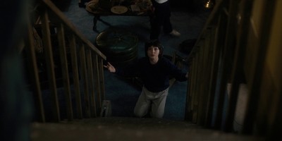 Stranger_Things_S01E01_mp40180.jpg