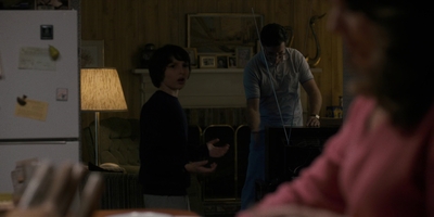 Stranger_Things_S01E01_mp40209.jpg