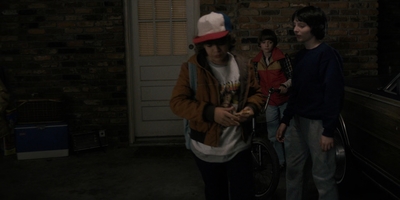 Stranger_Things_S01E01_mp40256.jpg