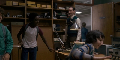 Stranger_Things_S01E01_mp41407.jpg