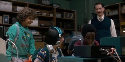 Stranger_Things_S01E01_mp41418.jpg