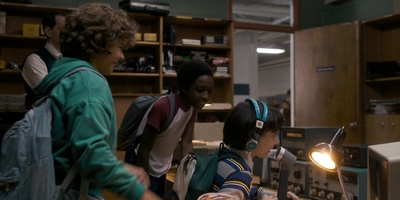 Stranger_Things_S01E01_mp41433.jpg