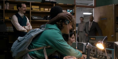 Stranger_Things_S01E01_mp41444.jpg