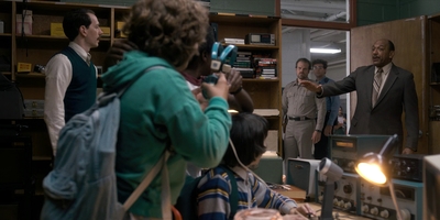 Stranger_Things_S01E01_mp41446.jpg