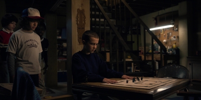 Stranger_Things_S01E02_mp45194.jpg