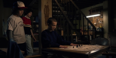 Stranger_Things_S01E02_mp45195.jpg