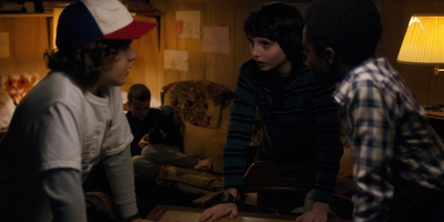Stranger_Things_S01E03_mp46354.jpg