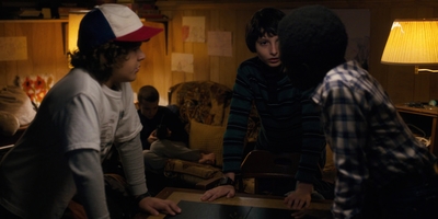 Stranger_Things_S01E03_mp46355.jpg