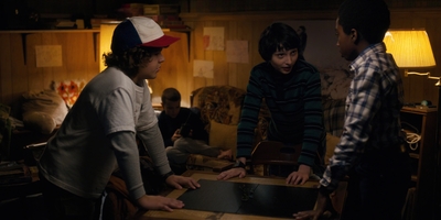 Stranger_Things_S01E03_mp46360.jpg