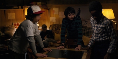 Stranger_Things_S01E03_mp46361.jpg