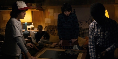 Stranger_Things_S01E03_mp46366.jpg