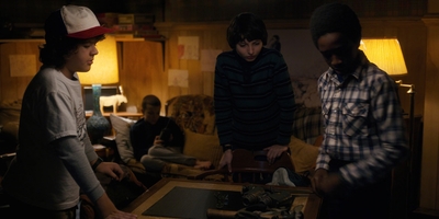 Stranger_Things_S01E03_mp46368.jpg