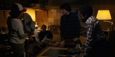 Stranger_Things_S01E03_mp46386.jpg