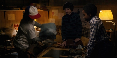 Stranger_Things_S01E03_mp46387.jpg