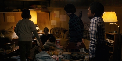 Stranger_Things_S01E03_mp46417.jpg