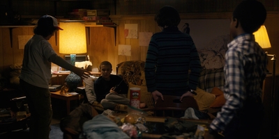 Stranger_Things_S01E03_mp46428.jpg
