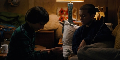 Stranger_Things_S01E03_mp46465.jpg