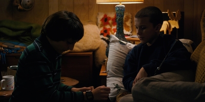 Stranger_Things_S01E03_mp46466.jpg