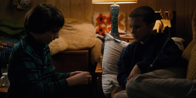 Stranger_Things_S01E03_mp46467.jpg