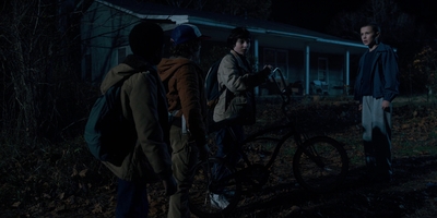 Stranger_Things_S01E03_mp48541.jpg