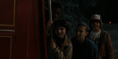 Stranger_Things_S01E03_mp48735.jpg