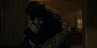 Stranger_Things_S01E03_mp48823.jpg