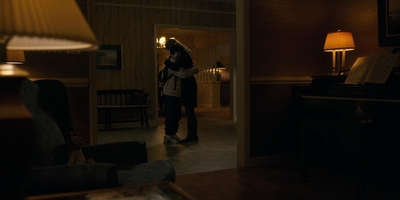 Stranger_Things_S01E03_mp48831.jpg