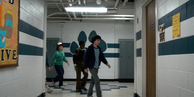 Stranger_Things_S01E04_mp41420.jpg
