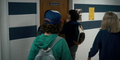 Stranger_Things_S01E04_mp41423.jpg