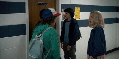 Stranger_Things_S01E04_mp41428.jpg