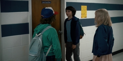 Stranger_Things_S01E04_mp41429.jpg