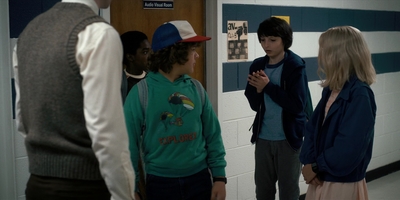 Stranger_Things_S01E04_mp41451.jpg