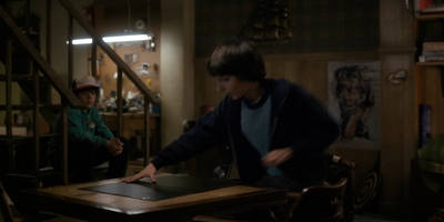 Stranger_Things_S01E05_mp43184.jpg