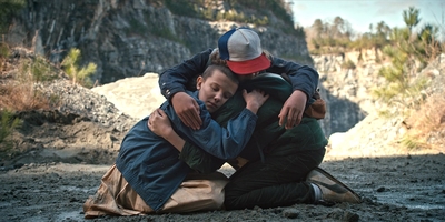 Stranger_Things_S01E06_mp48378.jpg