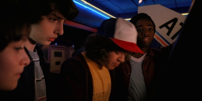Stranger_Things_S02E01_mp40400.jpg