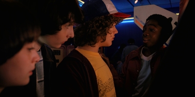 Stranger_Things_S02E01_mp40404.jpg