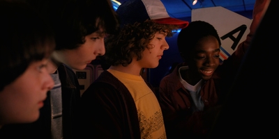 Stranger_Things_S02E01_mp40406.jpg