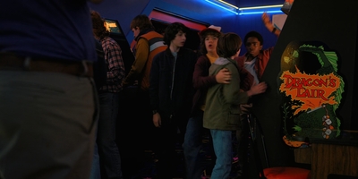 Stranger_Things_S02E01_mp40418.jpg